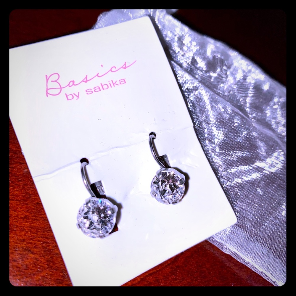 NEW! Basic Sabika crystal earrings